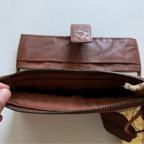 Braided Leather Uniquely crafted in India Boho Woven Wallet Billfold - Picture 4 of 4